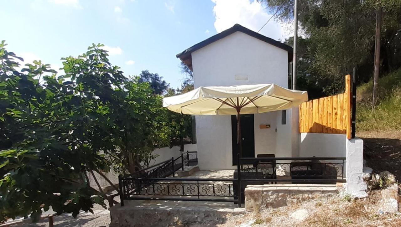 White Manolia Cottage Kato Korakiana ภายนอก รูปภาพ