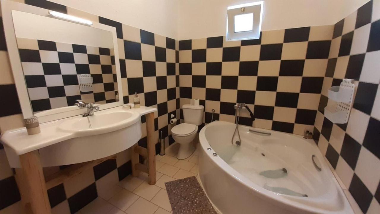 White Manolia Cottage Kato Korakiana ภายนอก รูปภาพ